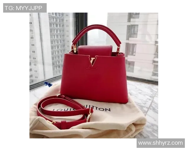 足球明星们选择的时尚包包揭秘与搭配技巧分享